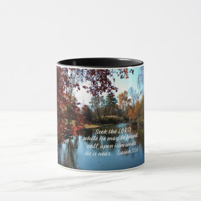 Caneca Isaiah 55:6 Procure o Senhor enquanto Ele pode ser (Centro)