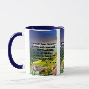 Caneca Isaiah 5:11 KJV - Escritura de Bíblia Pic Dois-Tom
