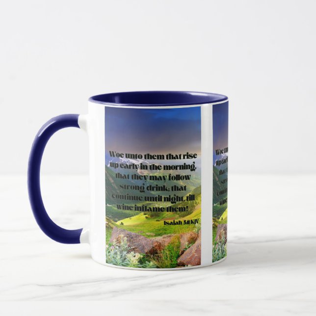 Caneca Isaiah 5:11 KJV - Escritura de Bíblia Pic Dois-Tom (Esquerda)