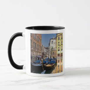 Caneca Itália, Veneza, gondolas amarradas ao longo do ca
