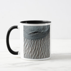 Caneca Ius Chasma, um grande desfiladeiro em Marte
