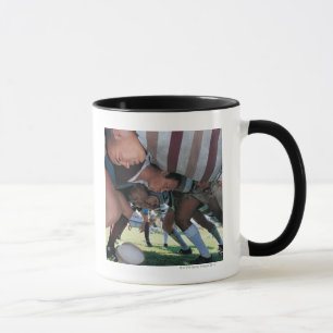 Caneca Jogadores da união do rugby em um scrum