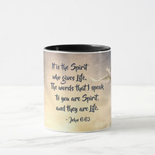 Caneca John 6:63 É o Espírito que dá a Bíblia da Vida