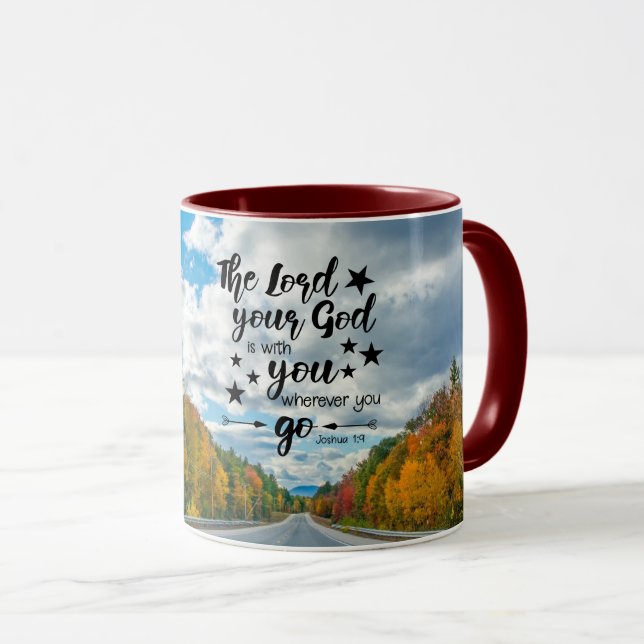 Caneca Joshua 1:9 O Senhor está com você aonde você for (Frente Esquerda)