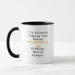 Caneca Julgando silenciosamente as habilidades de matemát