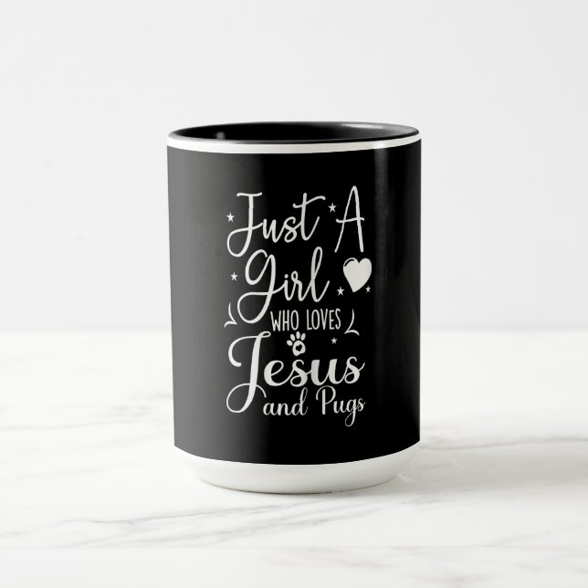 Caneca Just A Girl Who Loves Jesus And Pugs Gift Funny (Centro)