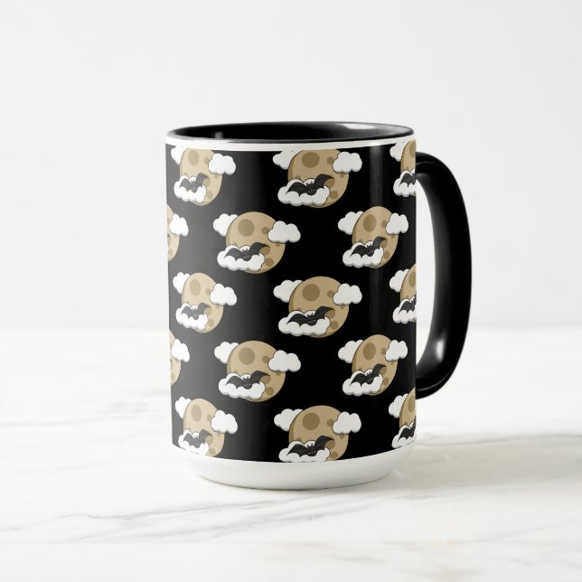 Caneca Kawaii Happy Bat Voando em Padrão de Lua Completa (Frente Esquerda)