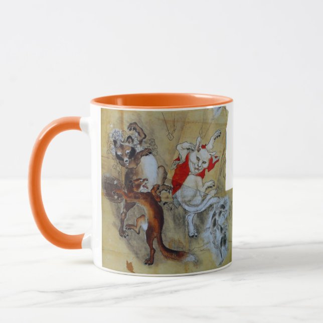 Caneca kawanabe kyosai, Tanuki and monster cat (Esquerda)