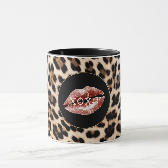 Caneca Lábios Vermelhos Estampa de Leopardo XOXO (Centro)