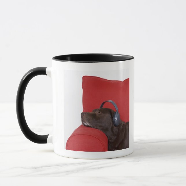 Caneca Labrador que veste os fones de ouvido que (Esquerda)