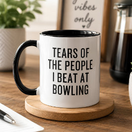Caneca Lágrimas das Pessoas que Derrotei no Boliche Engra