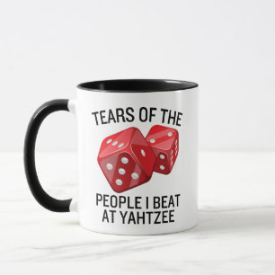 Caneca Lágrimas das Pessoas que espanco no Yahtzee Engraç