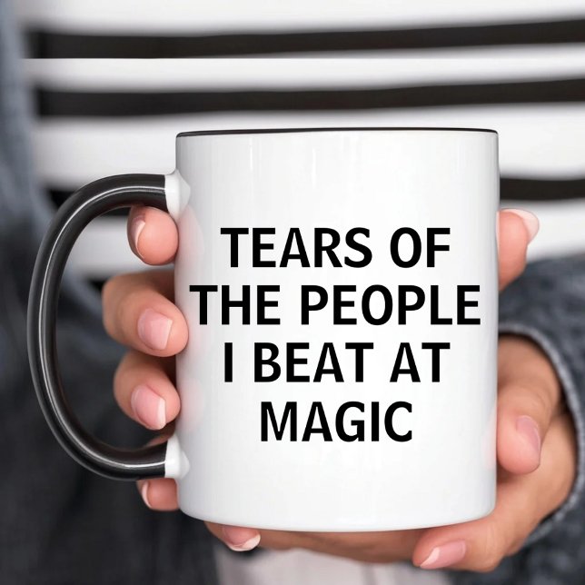 Caneca Lágrimas Das Pessoas Que Eu Bato Na Magia (Criador carregado)