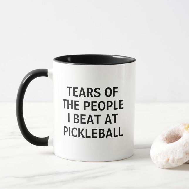 Caneca Lágrimas das Pessoas que Eu Derrotei no Pickleball (Com Donut)