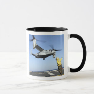 Caneca Lançamentos de um Osprey MV-22 do USS Nassau