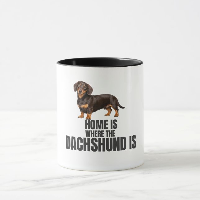 Caneca Lar é Onde Está o Chocolate e o Dachshund Marrom  (Centro)