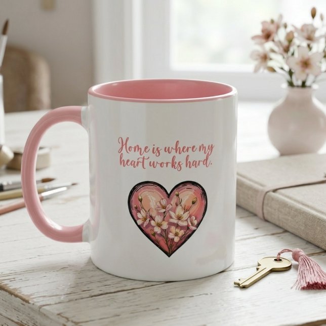 Caneca Lar é Onde Meu Coração Trabalha Duro Design de Mãe (Criador carregado)
