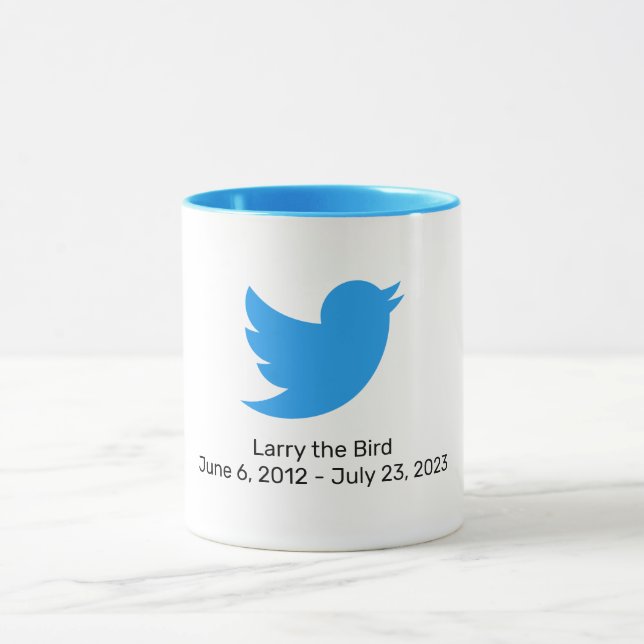 Caneca Larry, a aposentação do Twitter Bird (Centro)