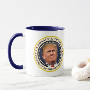 Caneca Lembrança Estrelas Douradas da Posse de Donald Tru