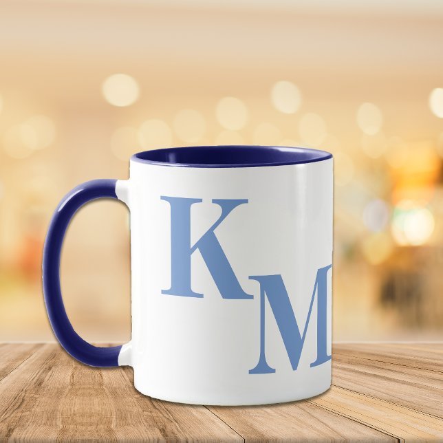 Caneca Letra Azul Pálida Minúscula Moderna Monograma Mug (Criador carregado)