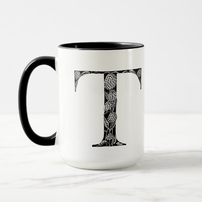 Caneca Letra botânica T Mug, Arte de Elizabeth Sampson (Esquerda)