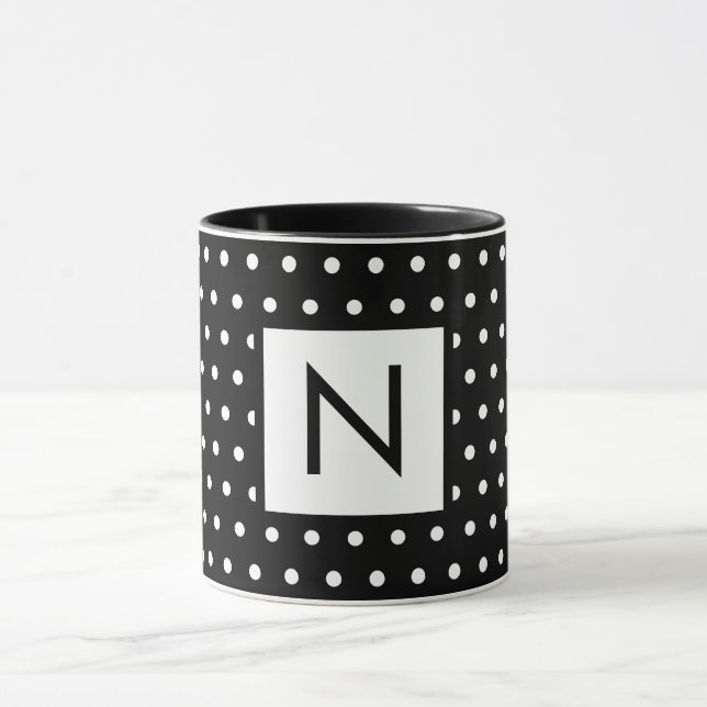 Caneca Letra inicial Bolinhas pretas brancas (Centro)