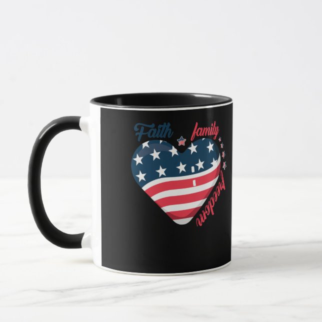 Caneca Liberdade Familiar Fé Dia 4 de julho Dia da Indepe (Esquerda)