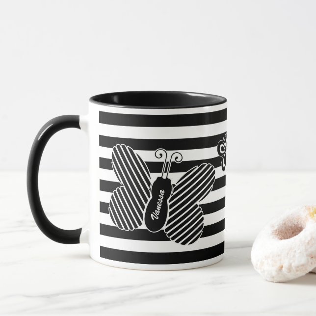 Caneca Listras preto e branco na moda da borboleta com (Com Donut)