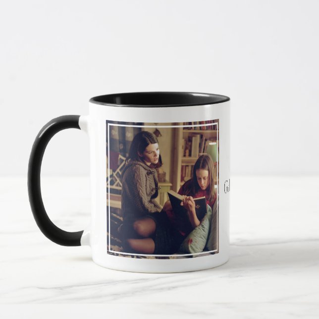 Caneca Lorelai e Rory Sentados no Quarto (Esquerda)