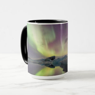 Caneca Luzes da Aurora refletem na lagoa