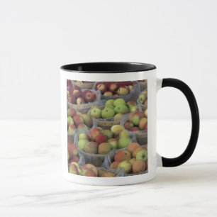 Caneca maçãs Macintosh do Estado de Nova York em cestas