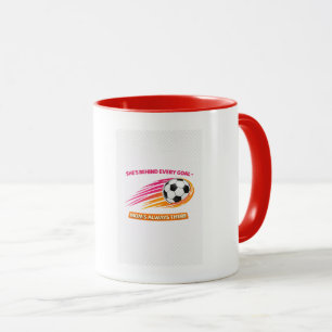 Caneca Mãe de Futebol – Ela Está Por trás de Cada