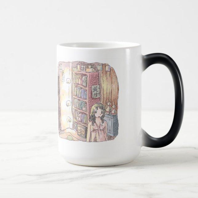CANECA MÁGICA さなくむじ  薄暗いお部屋で本棚のそばに浮いているぼんやり光る物体と女性のイラスト (Direita)