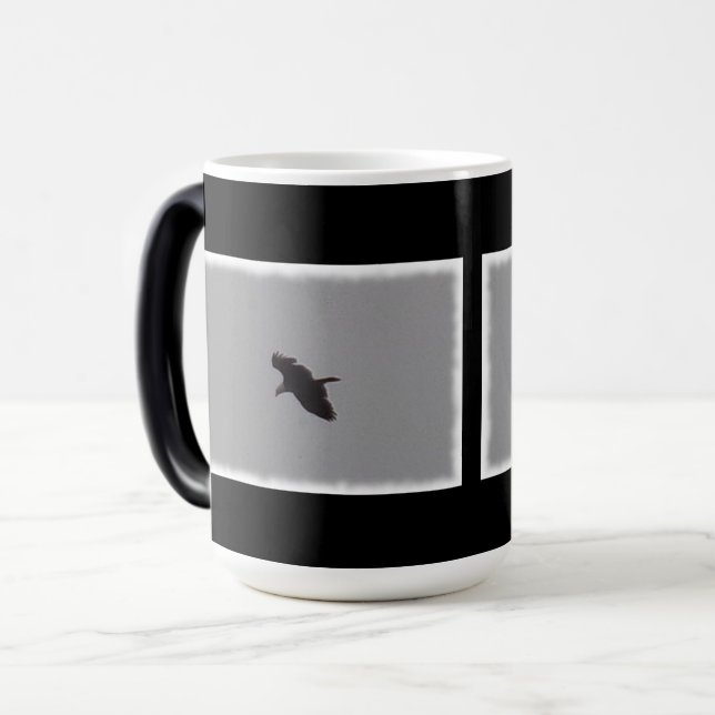 Caneca Mágica Águia Cálida no Voo Morphing Mug (Frente Esquerda)