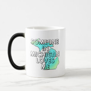 Caneca Mágica Alguém em Michigan ama-me