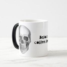 Caneca Mágica Antes do café, crânio preto e branco realista