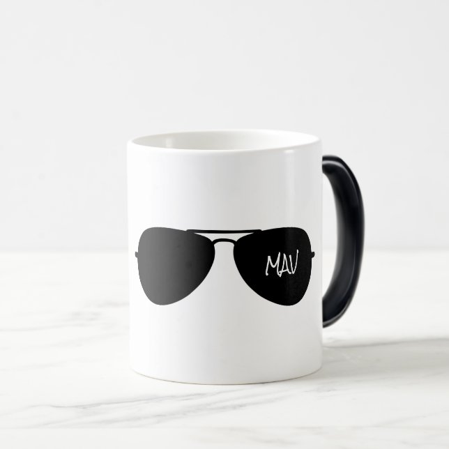 Caneca Mágica Black Aviator Sunglass Nome inicial do piloto pers (Frente Esquerda)