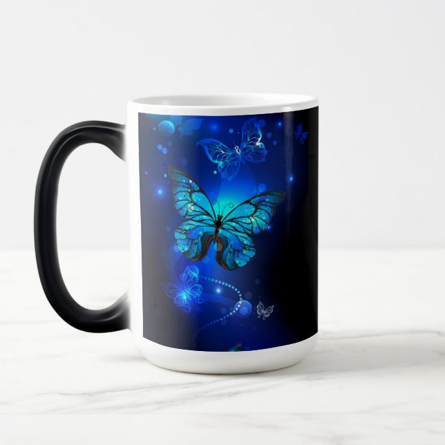 Caneca Mágica Borboleta Morpho no Fundo Escuro (Esquerda)