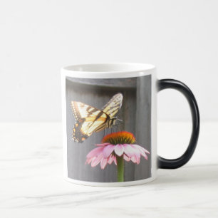 Caneca Mágica Borboleta na flor de Cone