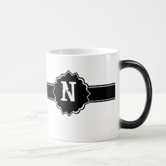 Caneca Mágica Branco Preto Monograma