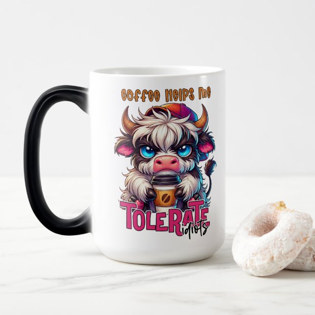 Caneca Mágica Café Me Ajuda a Tolerar Idiotas  (Com Donut)