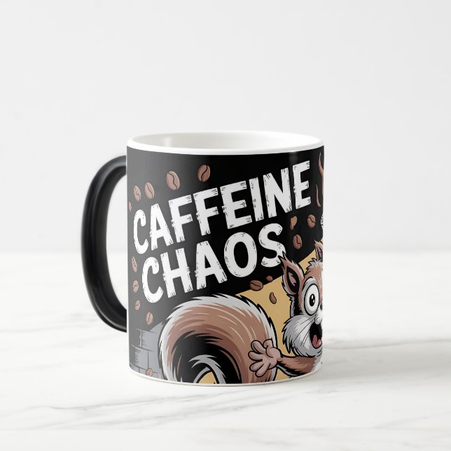 Caneca Mágica Caffeine Chaos com esquilo (Frente Esquerda)