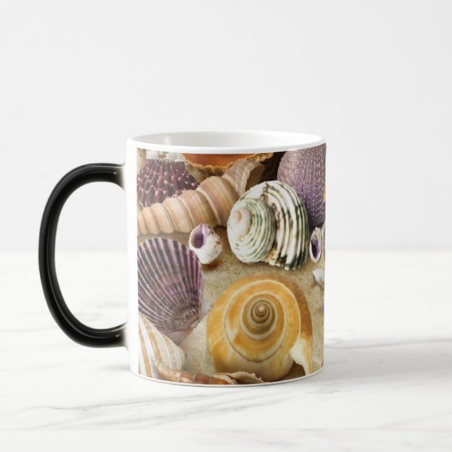 Caneca Mágica Conchas marítimas na praia (Esquerda)