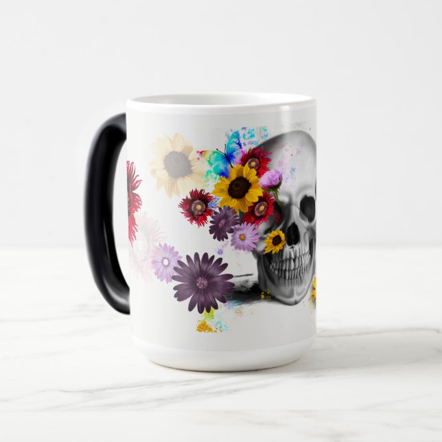 Caneca Mágica Crânio gótico floral e borboletas (Frente Esquerda)