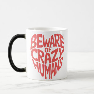 Caneca Mágica Cuidado Com Os Humanos Loucos