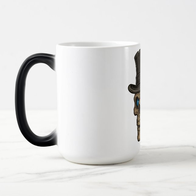 Caneca Mágica é uma caveira com chapéu alto  (Esquerda)