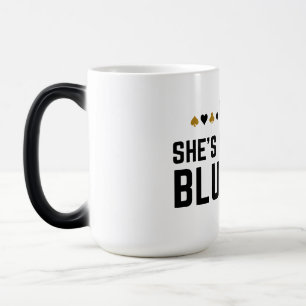 Caneca Mágica Ela provavelmente está blefando - Design do jogado