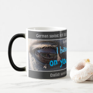 Caneca Mágica Estou de olho em você, bobo. alemão