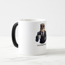 Falcão Empresário Carregando Café Focado