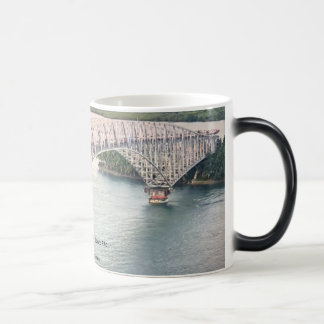Caneca Mágica Famosa Ponte de San Juanico, Filipinas -